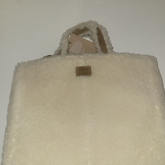 UGG x Telfar Medium Reverse Shearling Shopper Natural - Picture 16 of 16